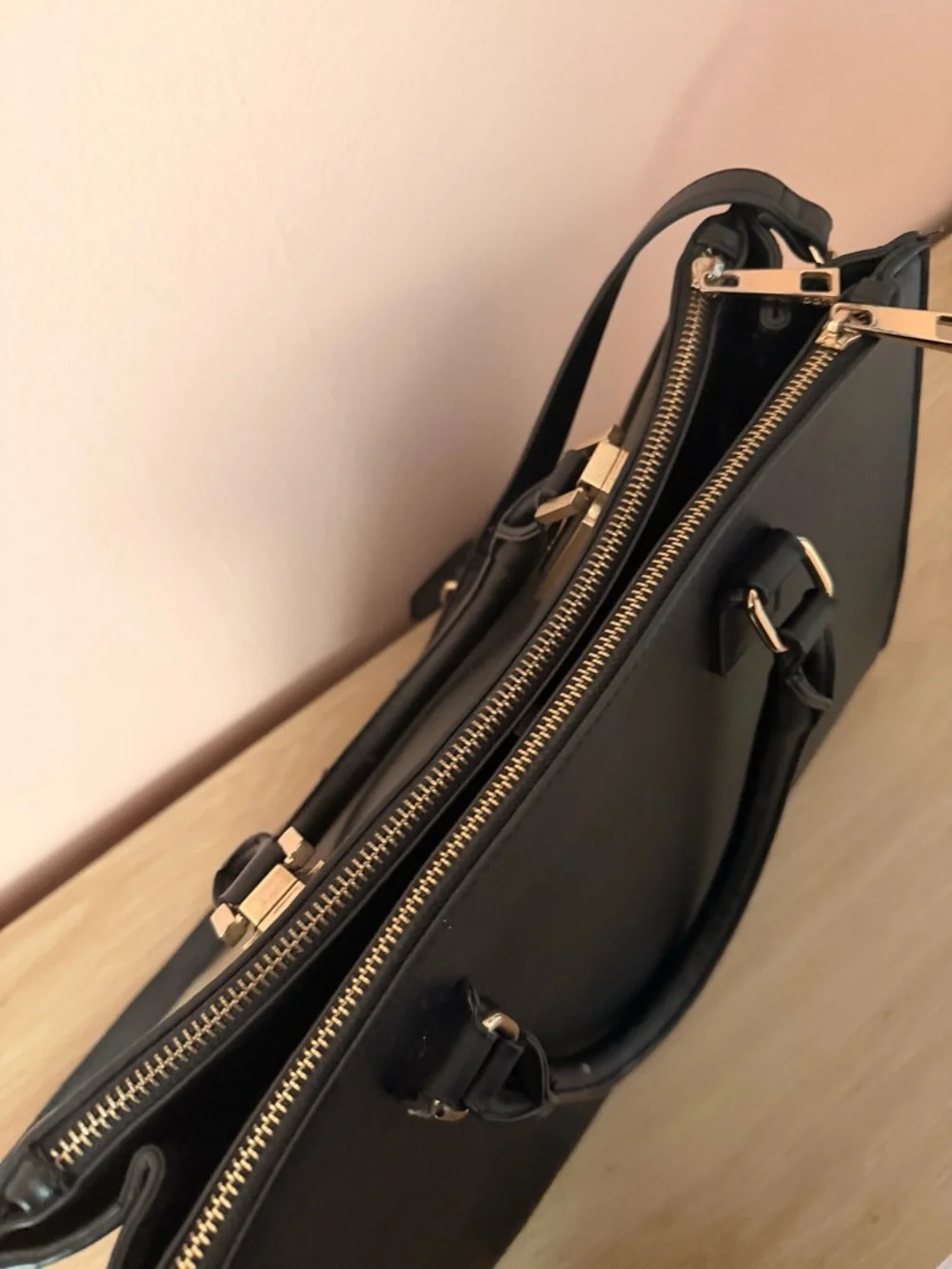 Classic Black ALDO Handbag - Picture 4 of 9